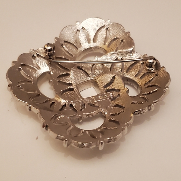 TRIFARI Double infinity symbols brooch pin, with textured and smooth finishes - Picture 12 of 16